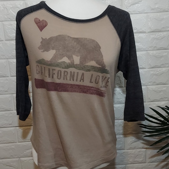 Billabong Tops - Billabong 3/4 sleeve tee